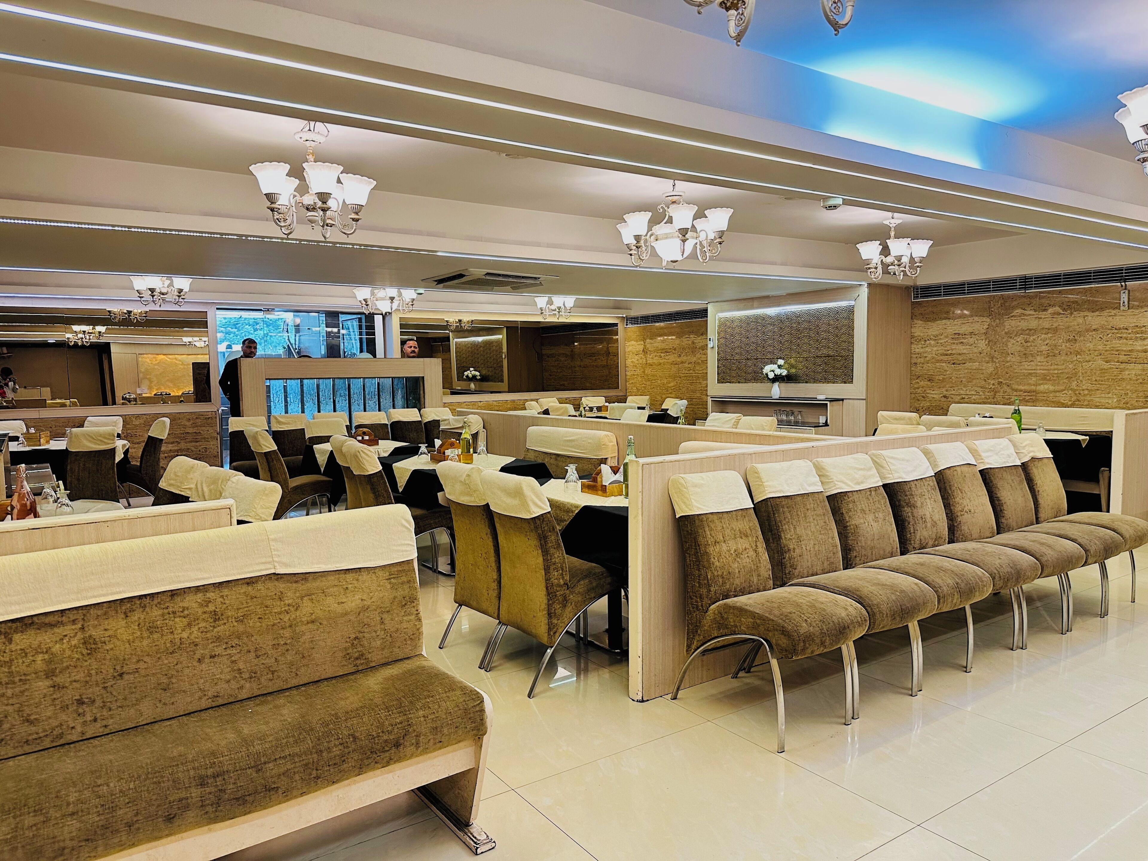 Buffet breakfast for a fee on weekends