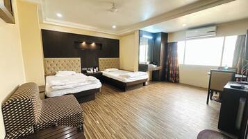 Chambre Double ou avec lits jumeaux | Rideaux occultants, chambres insonorisées, Wi-Fi gratuit, draps fournis