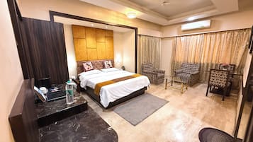 Executive Room | Blackout drapes, soundproofing, free WiFi, bed sheets