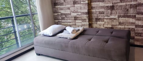Apartment, 1 Bedroom, Smoking, Garden View | Interior