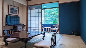 Japanese-style Quadruple Room | In-room safe, blackout drapes, free WiFi