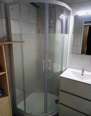 Shower, toilet paper