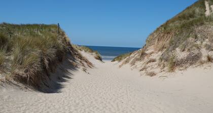 HĂŒbsches Studio mit kleiner Terrasse und Parkplatz. Herzlich willkommen!