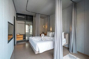 Villa Deluxe, vista a la alberca | 4 habitaciones, caja de seguridad en la habitación y escritorio 