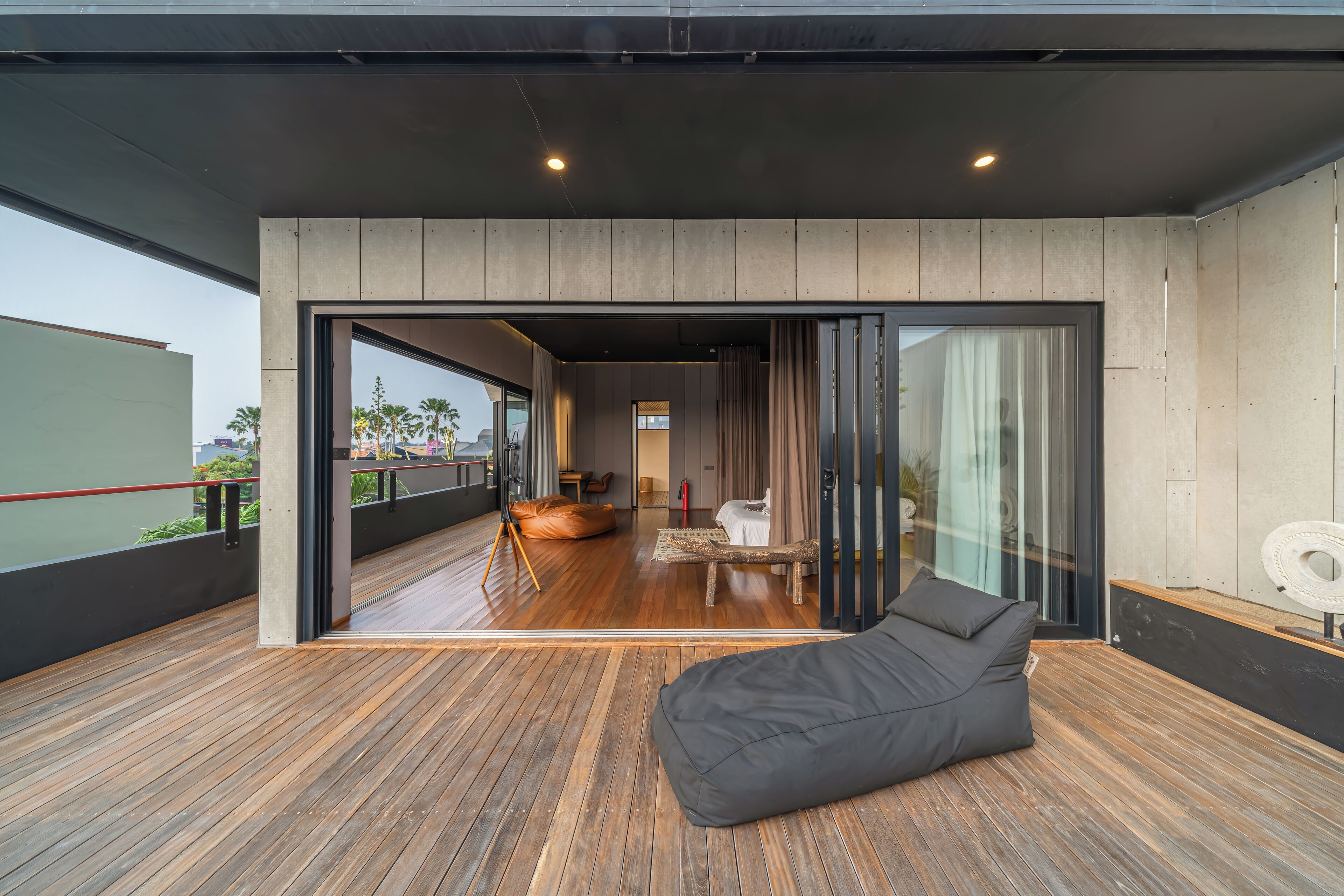 4 habitaciones, caja de seguridad en la habitación y escritorio 