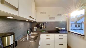 Kühlschrank, Ofen, Herdplatte, Geschirrspüler