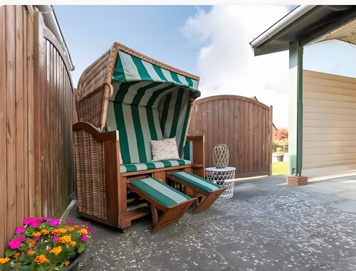 Ferienhaus 'Kleines Schweden' mit Seeblick, privater Terrasse und Wi-Fi