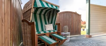 Holiday Home 'Kleines Schweden' with Lake View, Private Terrace and Wi-Fi