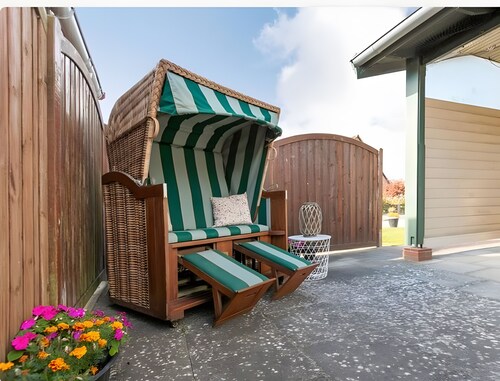 Holiday Home 'Kleines Schweden' with Lake View, Private Terrace and Wi-Fi