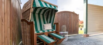 Holiday Home 'Kleines Schweden' with Lake View, Private Terrace and Wi-Fi