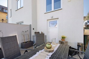 Outdoor dining - Apartment 'Andreas' with Shared Terrace, Shared Garden and Wi-Fi (Naumburg (Saale))