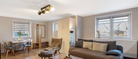 Fernseher, Kamin, DVD-Player, Stereoanlage