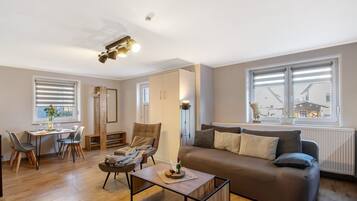 Fernseher, Kamin, DVD-Player, Stereoanlage