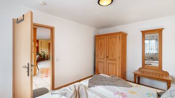 1 bedroom, iron/ironing board, free WiFi, bed sheets