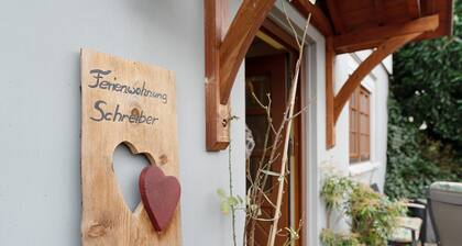 Ferienwohnung 'Heike Schreiber' mit Talblick, privatem Freisitz und Wi-Fi