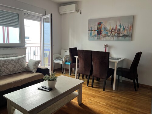 Luxury apartment in a quiet part of the city, free parking