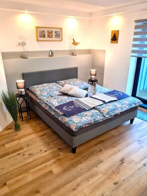 1 bedroom, free WiFi, bed sheets - Apartment 'Michaelas Huus- Zwischen Den Meeren' with Private Terrace and Wi-Fi (Trappenkamp)