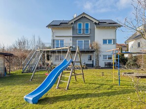 Children’s area - Apartment 'Kienast' with Mountain View, Private Terrace and Wi-Fi (Markdorf)