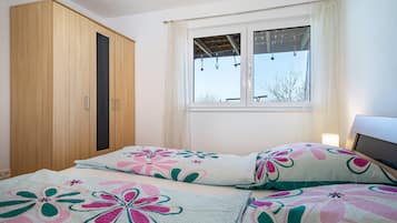 1 bedroom, free WiFi, bed sheets