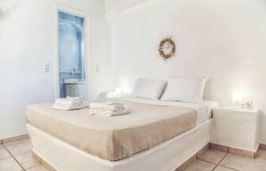 3 chambres, fer et planche à repasser, lit de bébé portatif