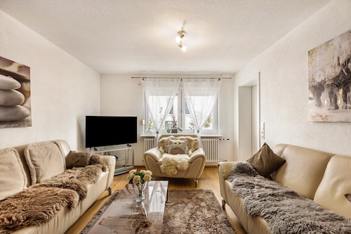 Ruhige, moderne Ferienwohnung mit Garten nahe Steißlinger See und Bodensee