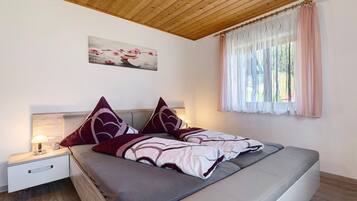 2 slaapkamers, een strijkplank/strijkijzer, gratis wifi, beddengoed