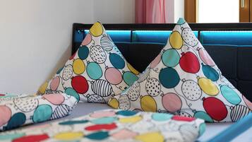 2 bedrooms, iron/ironing board, free WiFi, bed sheets