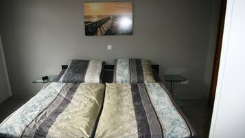 1 bedroom, internet, bed sheets