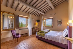 13 habitaciones, tabla de planchar con plancha y cuna de viaje
