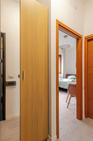 Iron/ironing board, Internet, bed sheets - Elegant apartment near the Duomo, San Siro, Fiera Milano, and City Life (Milano)