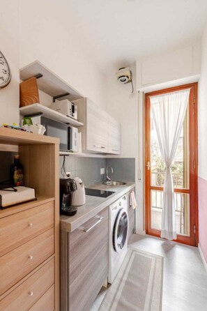 Private kitchen - Elegant apartment near the Duomo, San Siro, Fiera Milano, and City Life (Milano)