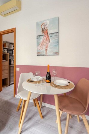 Dining - Elegant apartment near the Duomo, San Siro, Fiera Milano, and City Life (Milano)