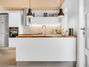 Kühlschrank, Ofen, Geschirrspüler, Kochgeschirr/Geschirr/Besteck