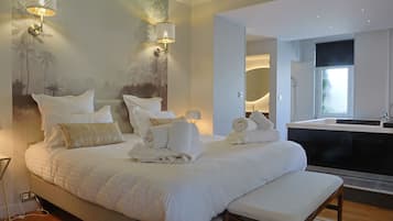 Individually decorated, soundproofing, free WiFi, bed sheets