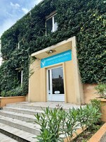 Entrada al alojamiento