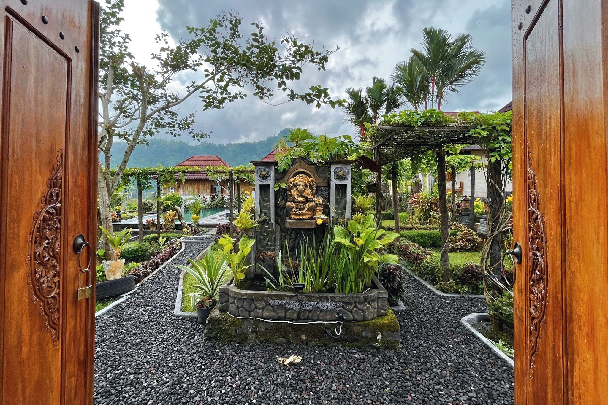 Pintu masuk properti