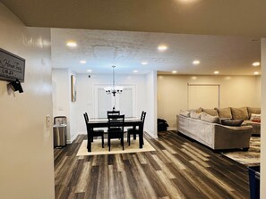 Interior - Lovely Home away from Home - A 4-bedroom home on the west side of Indianapolis (Indianapolis)
