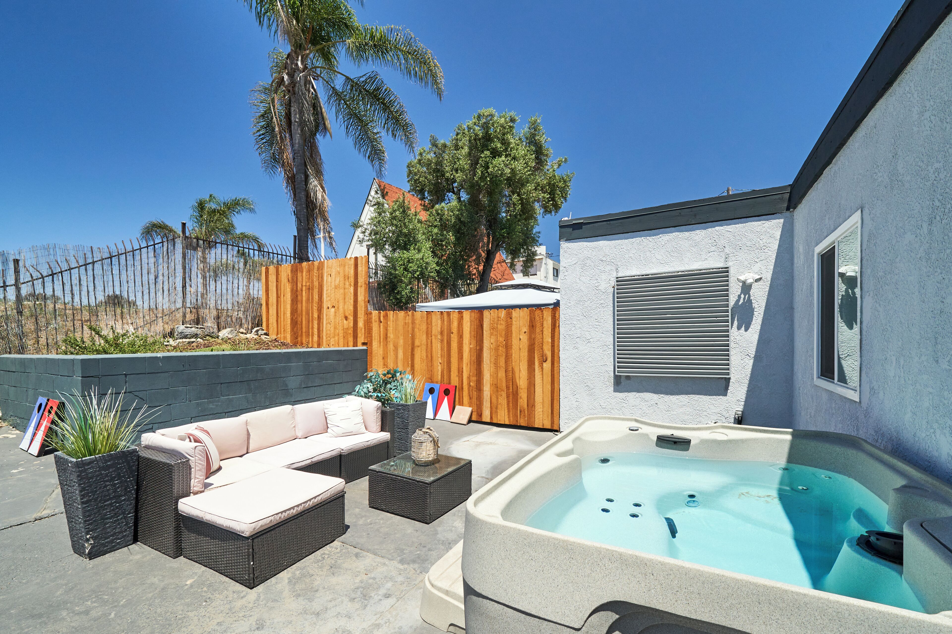 Tina de hidromasaje al aire libre