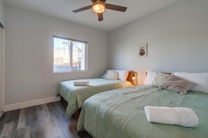 2 bedrooms, iron/ironing board, WiFi, bed sheets - Luxury Downtown Oasis with Spa (San Diego)