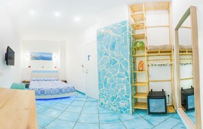 1 soverom, skrivebord, wi-fi (inkludert) og sengetøy