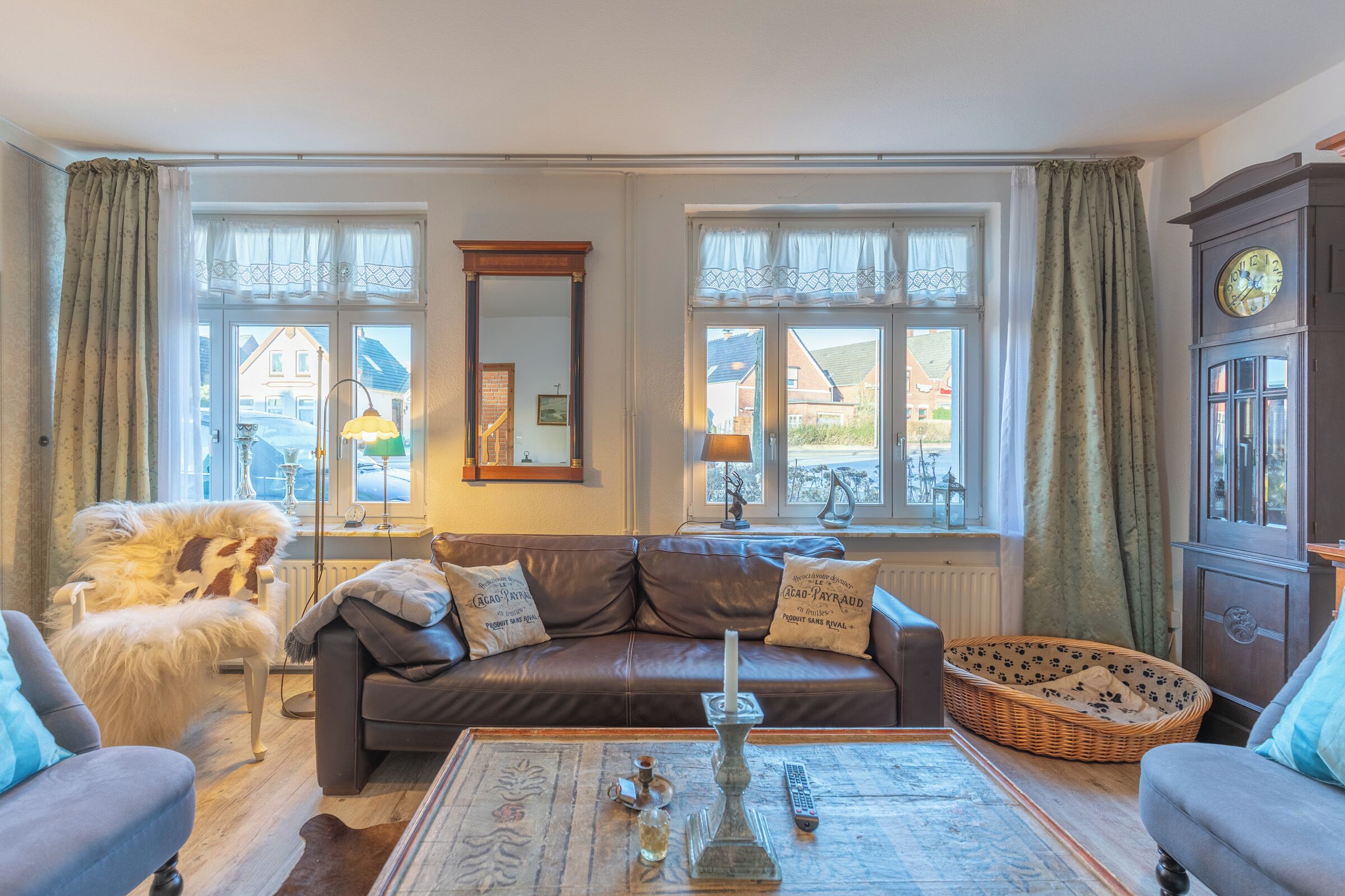 TV, bøker og stereoanlegg