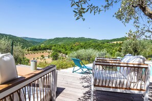 Terrace/patio - Villa with private pool, hot tub. Quiet area & 100% privacy. panoramic views! (Umbria)