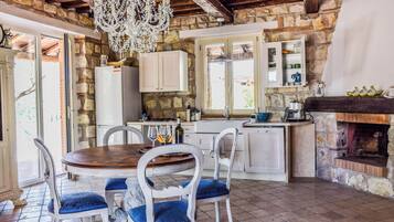 Kühlschrank, Ofen, Herdplatte, Geschirrspüler