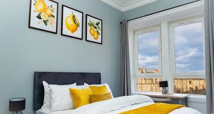 Edinburgh 3-Bedroom Apartment Next to Tram Stop