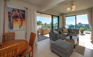 TV - Penthouse sea view in Mont Choisy, 120m2 terrace (Trou-aux-Biches)