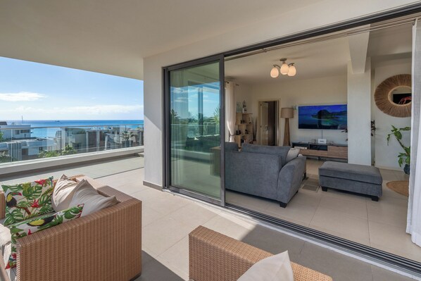 TV - Penthouse sea view in Mont Choisy, 120m2 terrace (Trou-aux-Biches)