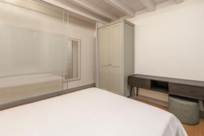 2 slaapkamers, een strijkplank/strijkijzer, wifi, beddengoed