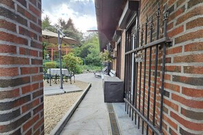 Terrace/patio - Farmhouse in Belgium with Lush Garden Retreat (Hastière-Lavaux)