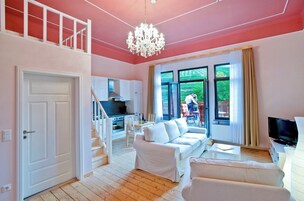 Roter Salon - Ferienwohnung | Individually decorated, individually furnished, laptop workspace