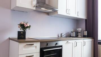 Anne Therese - Ferienwohnung | Eigene Küche | Großer Kühlschrank, Ofen, Herdplatte, Geschirrspüler